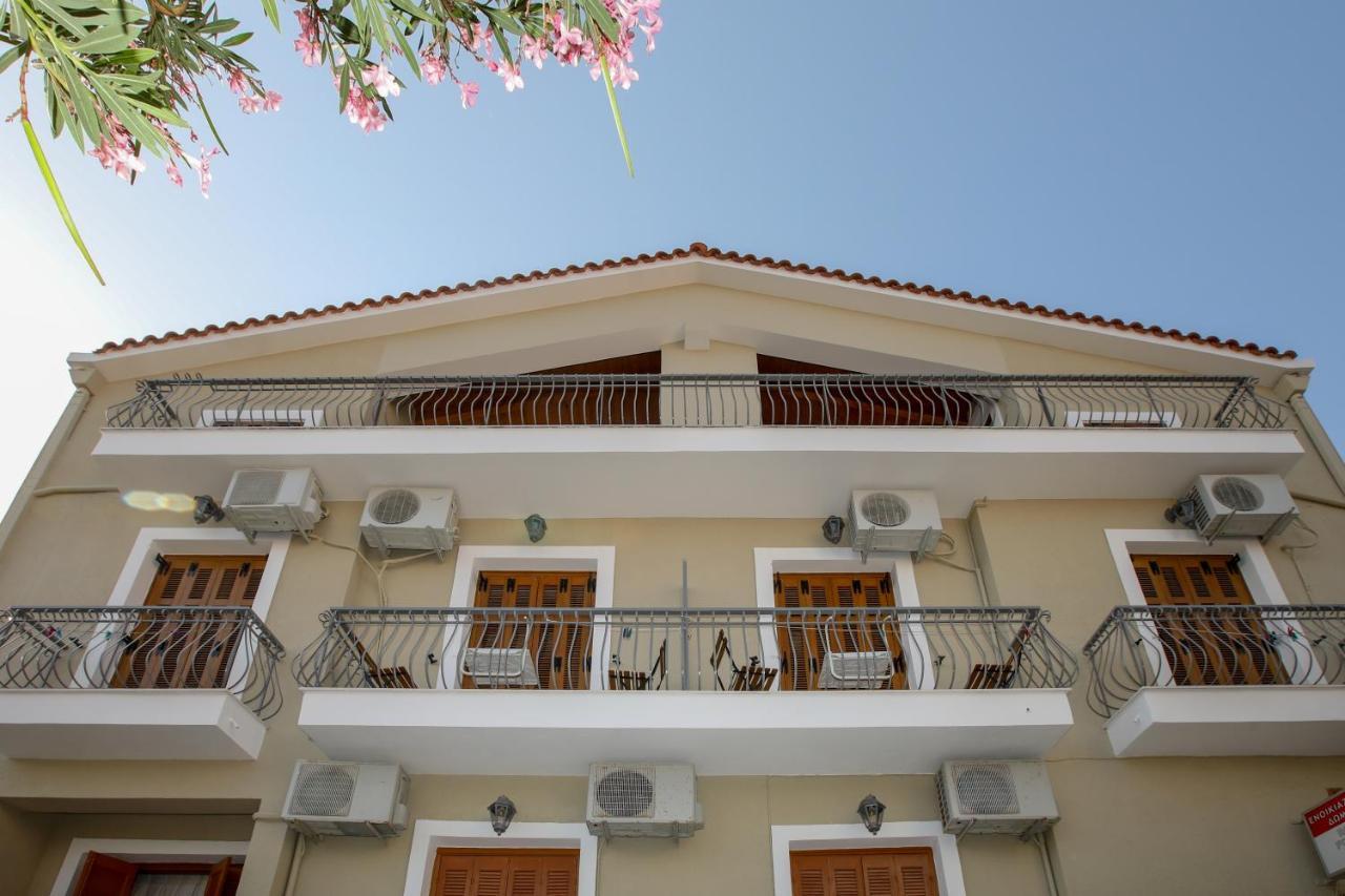Papadatos Studios Argostoli  Luaran gambar