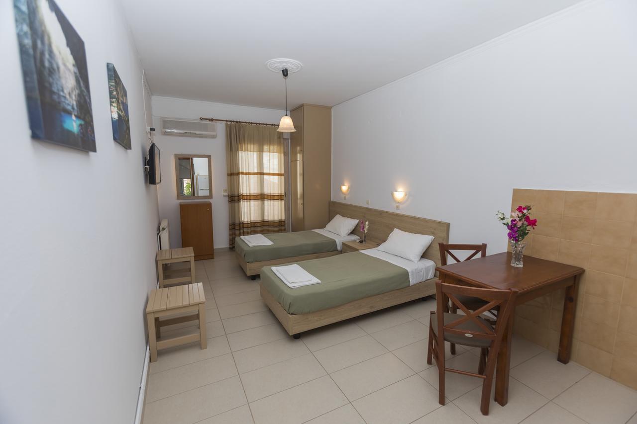 Papadatos Studios Argostoli  Luaran gambar